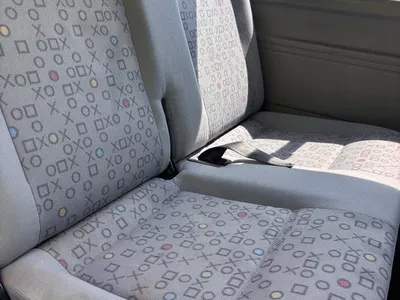 Задни автомобилни седалки преди и след почистване